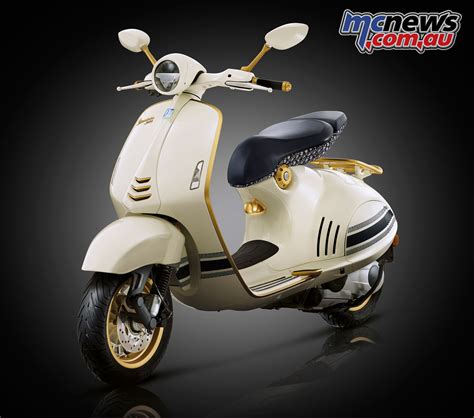 vespa dior scooter prijs|vespa 946 christian dior price.